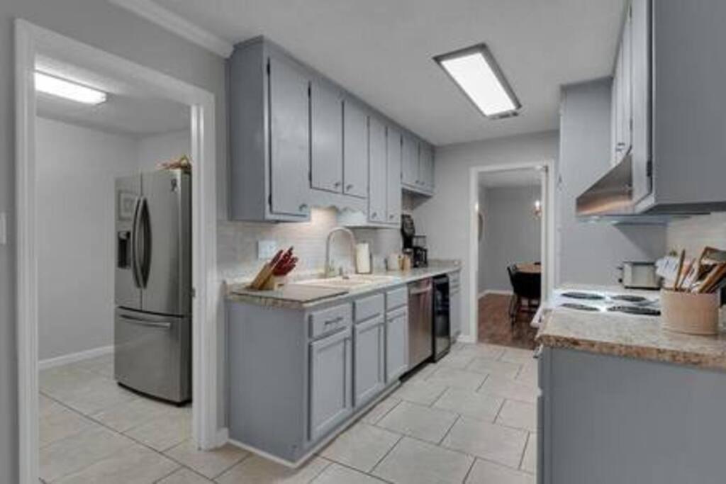 Quiet Relaxing Home - Close To Downtown & Beach 4Br-2Bt Pensacola Eksteriør billede