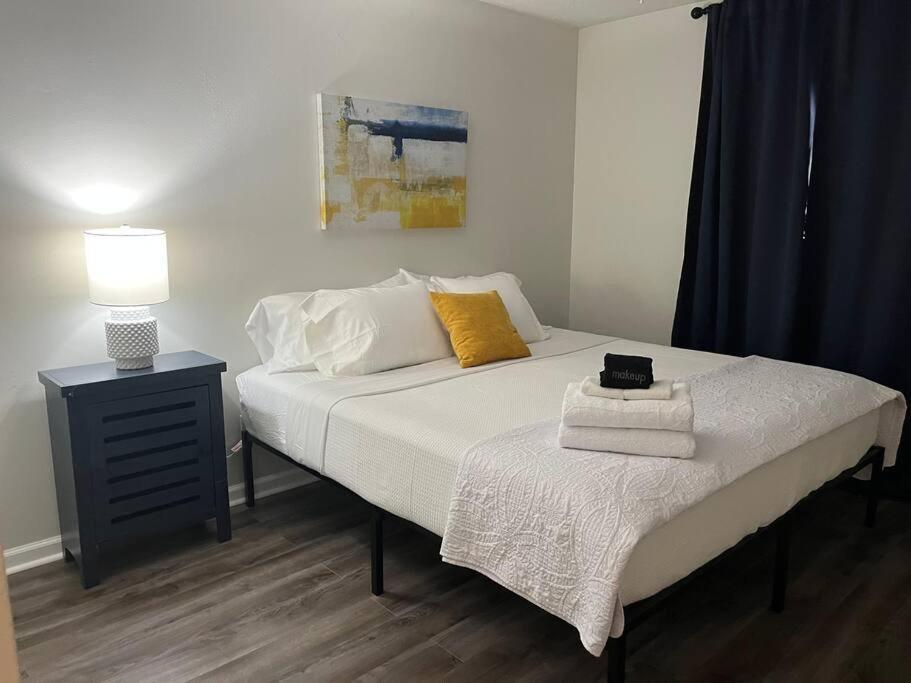 Quiet Relaxing Home - Close To Downtown & Beach 4Br-2Bt Pensacola Eksteriør billede